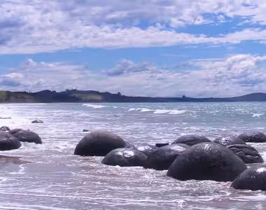 Moeraki boulders