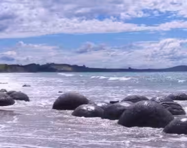 Moeraki boulders