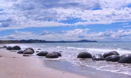 Moeraki boulders