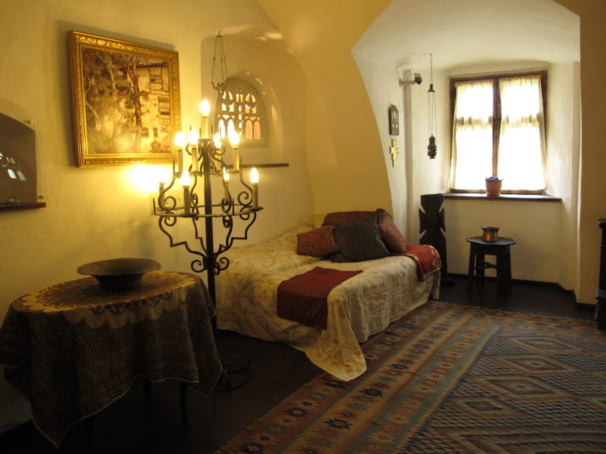 Bedroom inside Bran's castle - Ryan Hellyer