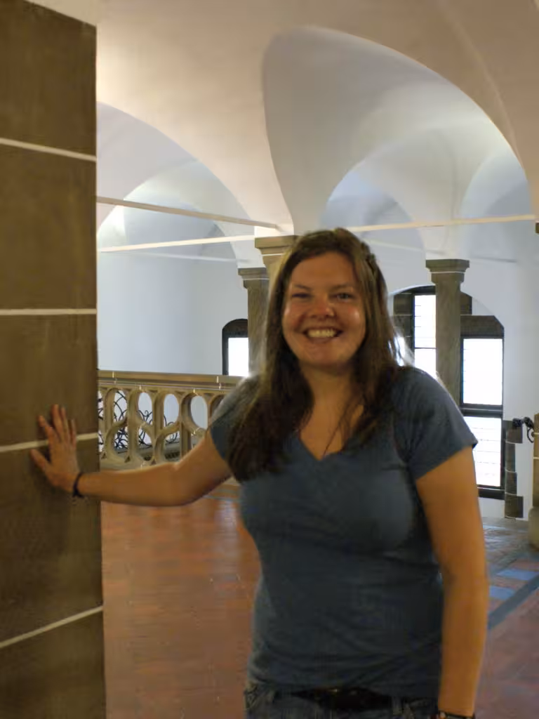 Steffi beside the Paternoster lift