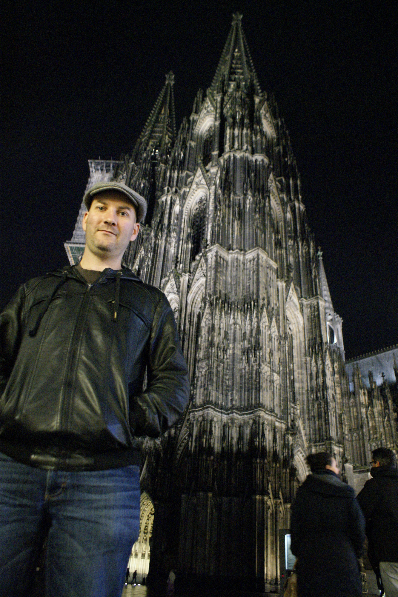 Me standing in front of the Kölner Dom